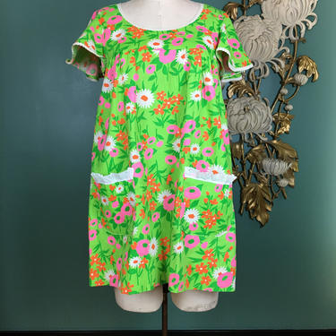 1960s tunic, vintage 60s dress, bright mod floral, flutter sleeves, size medium, tent dress, retro flower print, lime green cotton, pockets 