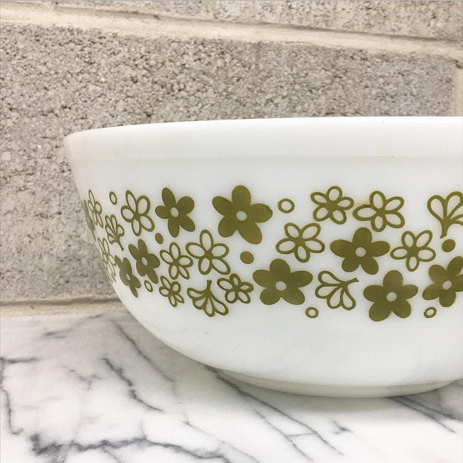 Vintage shops 1970's Pyrex, Spring Blossom, Nesting Bowl, 4Qt., No. 404