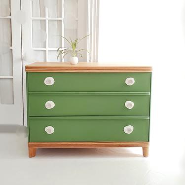 Pretty green vintage dresser 