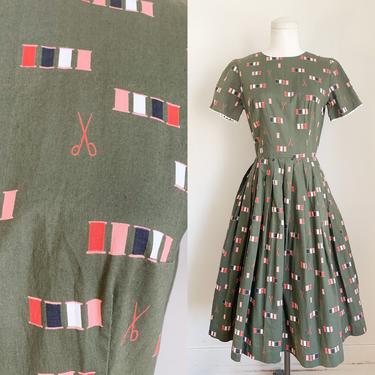 Vintage 1950s Threads & Scissors Novelty Print Dress / XS 