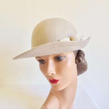Vintage 1970's Light Dove Gray Felt Cloche Bowler Hat Ribbon Trim 70's Millinery West of the Sun Original 