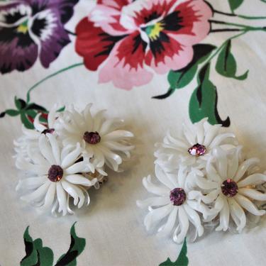 Vintage 50s 60s Kramer celluloid White Flowers pink Rhinestones Earrings clip //  pin up Sweet 
