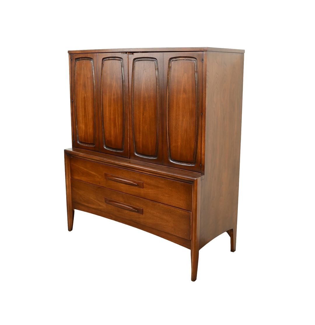 Broyhill Emphasis Gentleman 39 S Chest Dresser Walnut Mid Century