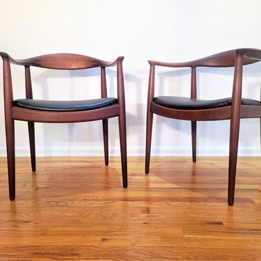 Mid Century Pair of Hans J. Wegner for Johannes Hansen Dining Chairs, JH-503 &quot;The Chair&quot; 