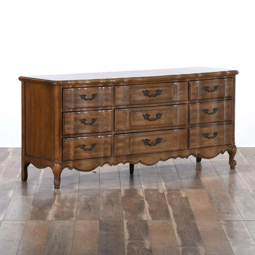 Thomasville Carved French Provincial Long Dresser Loveseat (Los