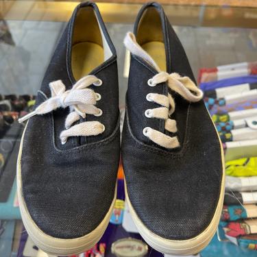 80s shop canvas shoes