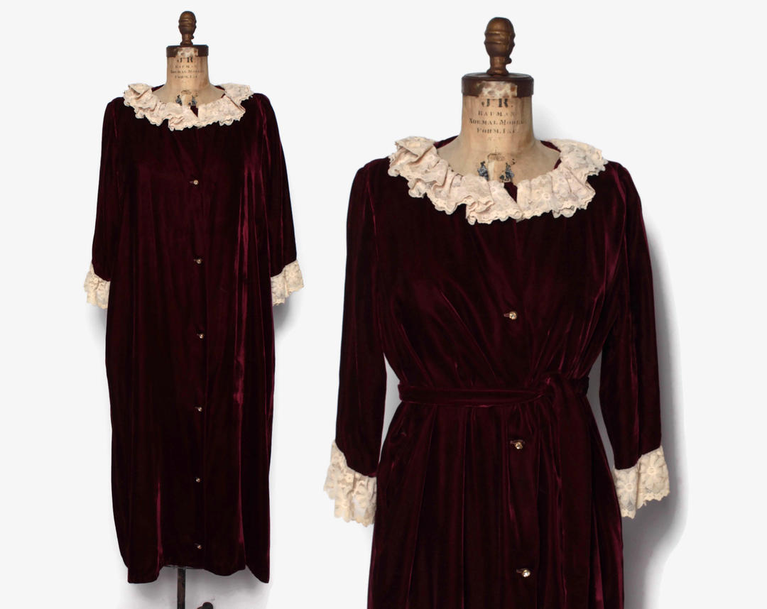 Vintage 50s Burgundy Velvet Robe / 1950s Lace Trim Belted Dressing