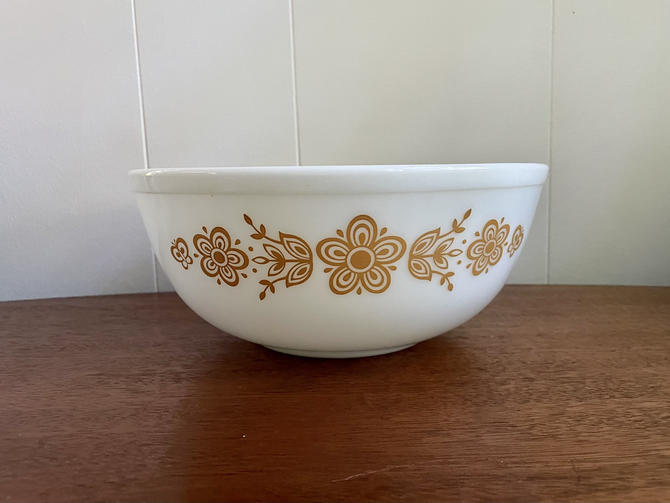 Vtg MCM 1960’s Pyrex Butterfly hotsell Harvest Gold Mixing Bowl Set Cinderella Ovenware