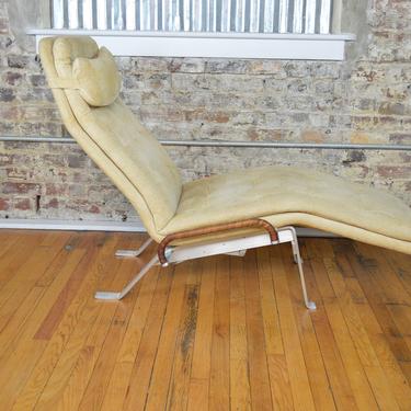 Mid Century Modernist Chaise Lounge in the Style of Kastholm Fabricus 