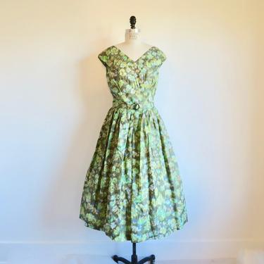 Vintage 1950's Green and Blue Floral Print Fit and Flare Dress Full Skirt Rockabilly Swing Spring Summer Garden Party 31" Waist Size Medium 