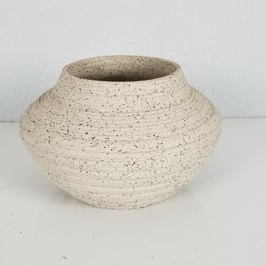 1970s Mid-Century Art Studio Pottery Decorative Vase. 