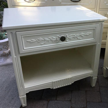 SOLD Heirloom Neo Classical Mahogany Nightstands By Henredon by CalVintageDesigns
