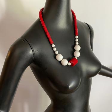 Vintage 50s Rockabilly Necklace • Red &amp; White Chunky Plastic Beaded Beads • 1960s 1950s • MOD • Oversized Barrel Beads • 25&amp;quot; long 