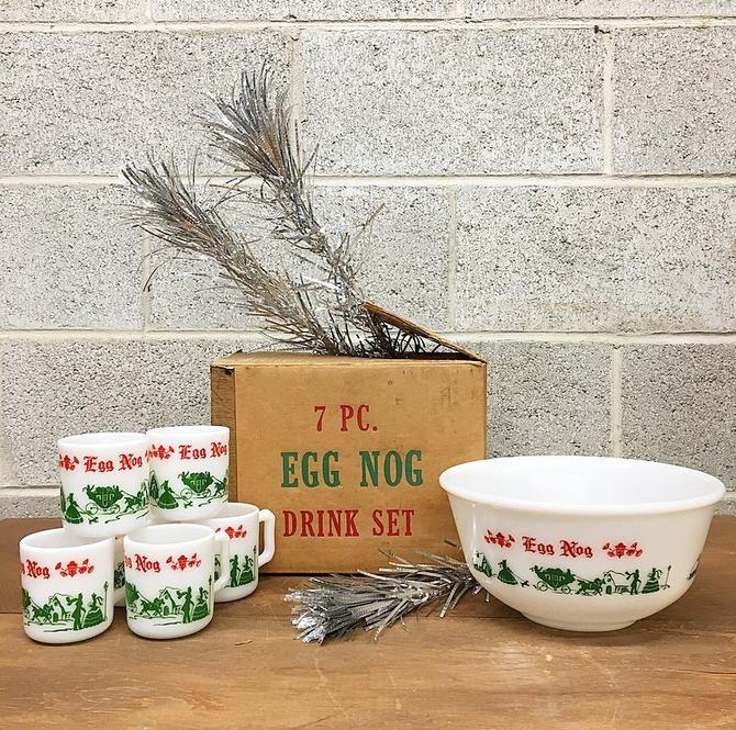 Outlet Vintage christmas milk glass bowl and mug set