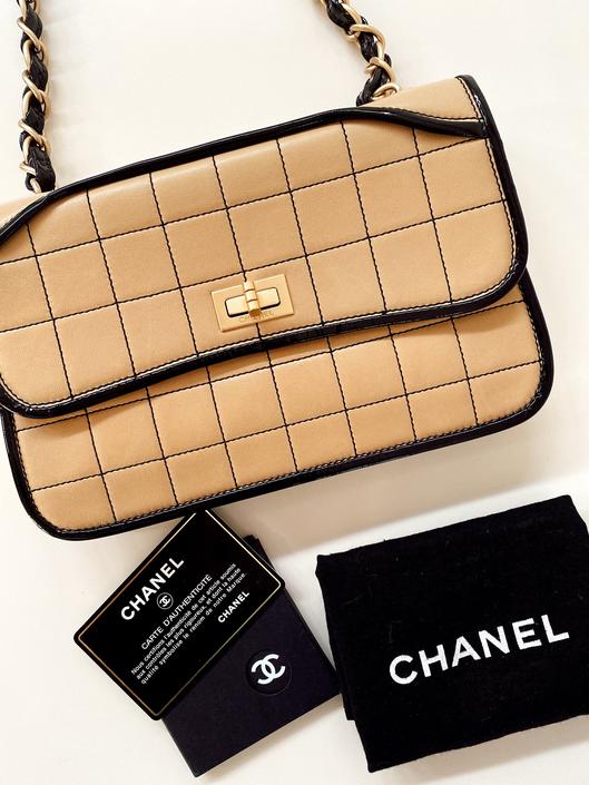 CHANEL CHOCOLATE BAR BOWLER PATENT LEATHER QUILTED BEIGE HANDBAG