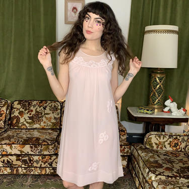 50s/60s PINK BABYDOLL NIGHTIE - pale pink - floral lace - medium 