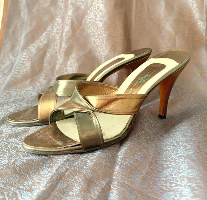 Vintage 1960's 1970's Dark Brown High factory Heel Wedges Shoes with Gold Details, Size 9