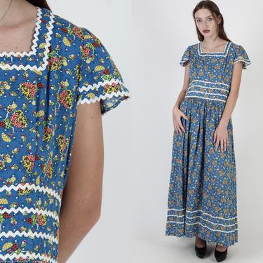 Holly Hobbie Character Folk Dress / Blue Country Sunbonnet Print Dress / Homespun Prairie Cottagecore Fairytale Maxi Dress 