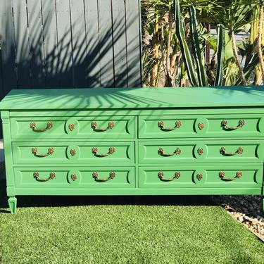 Kelly Green 9-Drawer Dresser | Sunbeam Vintage - Highland Park - Los  Angeles, CA | ATTIC