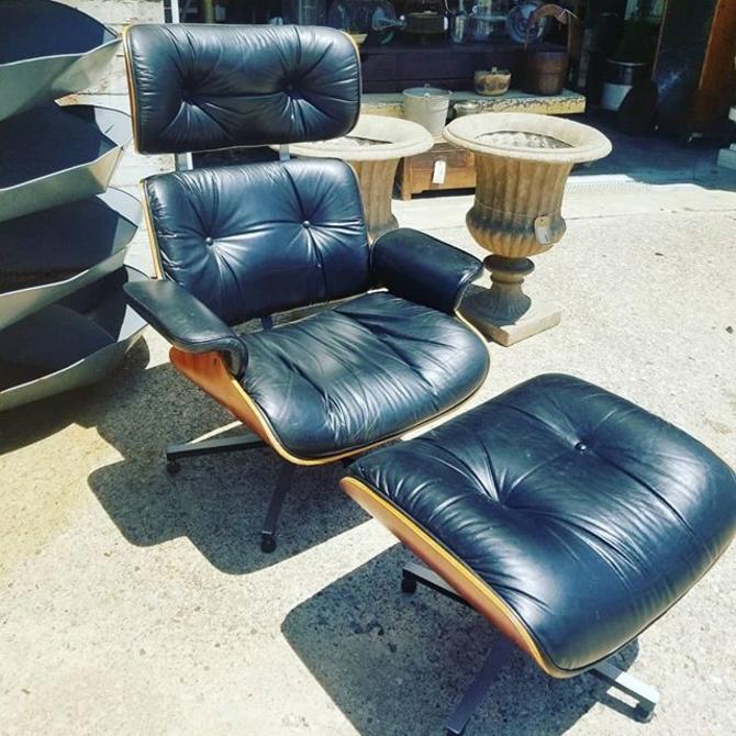 Mid Century Modern , Eames style recliner with ottoman. 650 Wishbone