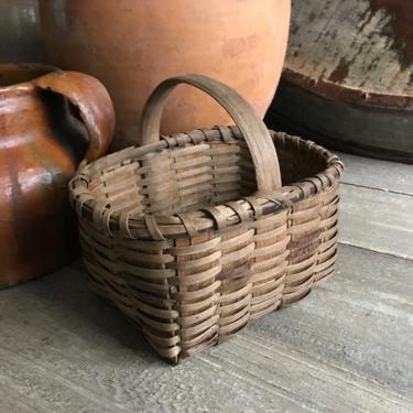 Rustic Willow Basket, Rare Small Size, Antique, European Farmhouse, Miniature Egg Basket 