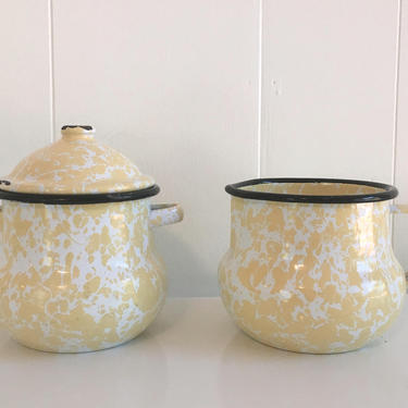 Vintage Yellow Enamel Cream Pitcher and Sugar Bowl Lid Creamer Mottled Swirl Butter Black Edges Graniteware Enamelware Retro Kitsch Kitchen 