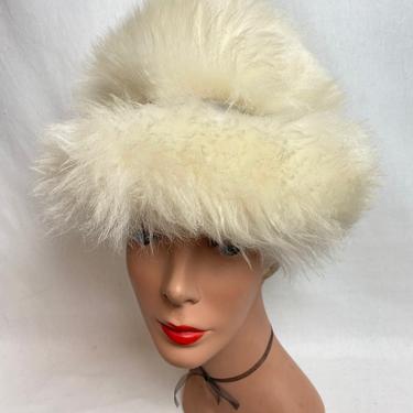 VTG white shearling fuzzy hairy hat~ MOD style~ 1960’s groovy~ unusual blonde off white furry hat~ small size~ vintage youth size 20” 