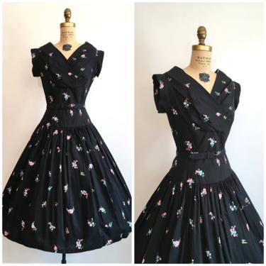 Vintage 1950s Piano Man Novelty Print Dress 50s Black Floral Cotton 