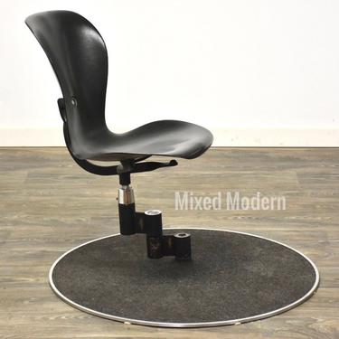Gideon Kramer Swivel Recorder’s Chair 