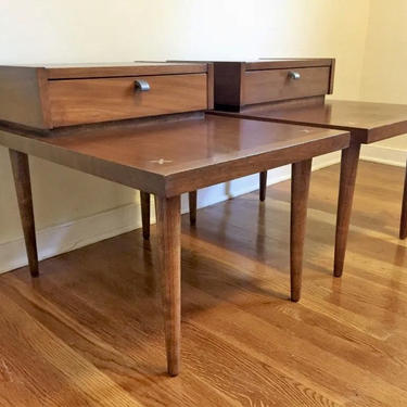 Free Shipping Within US - Pair of Vintage American of Martinsville  Mid Century Modern MCM Table Stand with Brass Pulls with One Drawer 