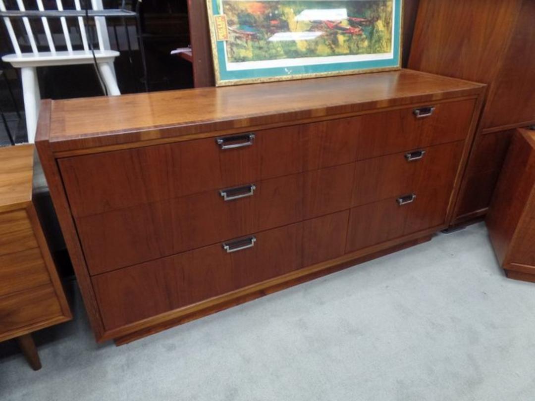 MidCentury Modern Walnut and rosewood six drawer dresser Peg Leg