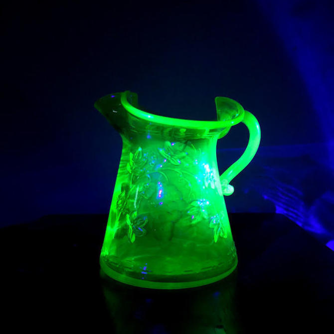 Vintage Uranium Green hotsell Glass Water Pitcher With Ice stopper spout