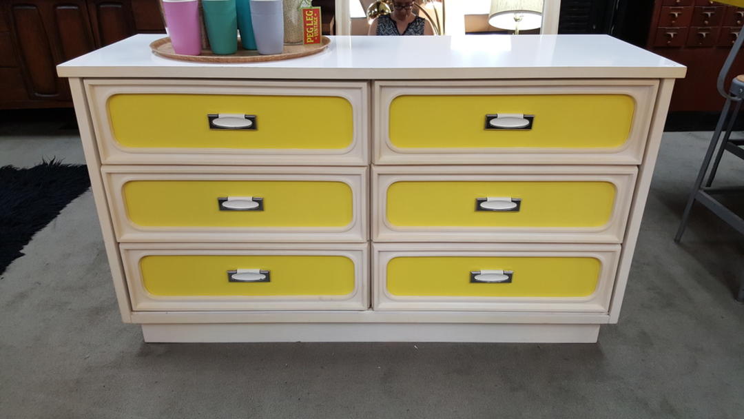 60s Mod White 6 Drawer Dresser With Reversible Yellow Or Lime