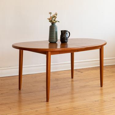Mid Century Danish Modern Extending Oval Dining Table 