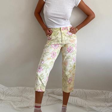 90s cropped floral capri pants / vintage yellow butterfly floral cotton high waisted cropped chinos capris pants | 28 W 