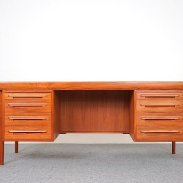 Teak Danish Desk, by Ib Kofod Larsen For Faarup - (320-162) 