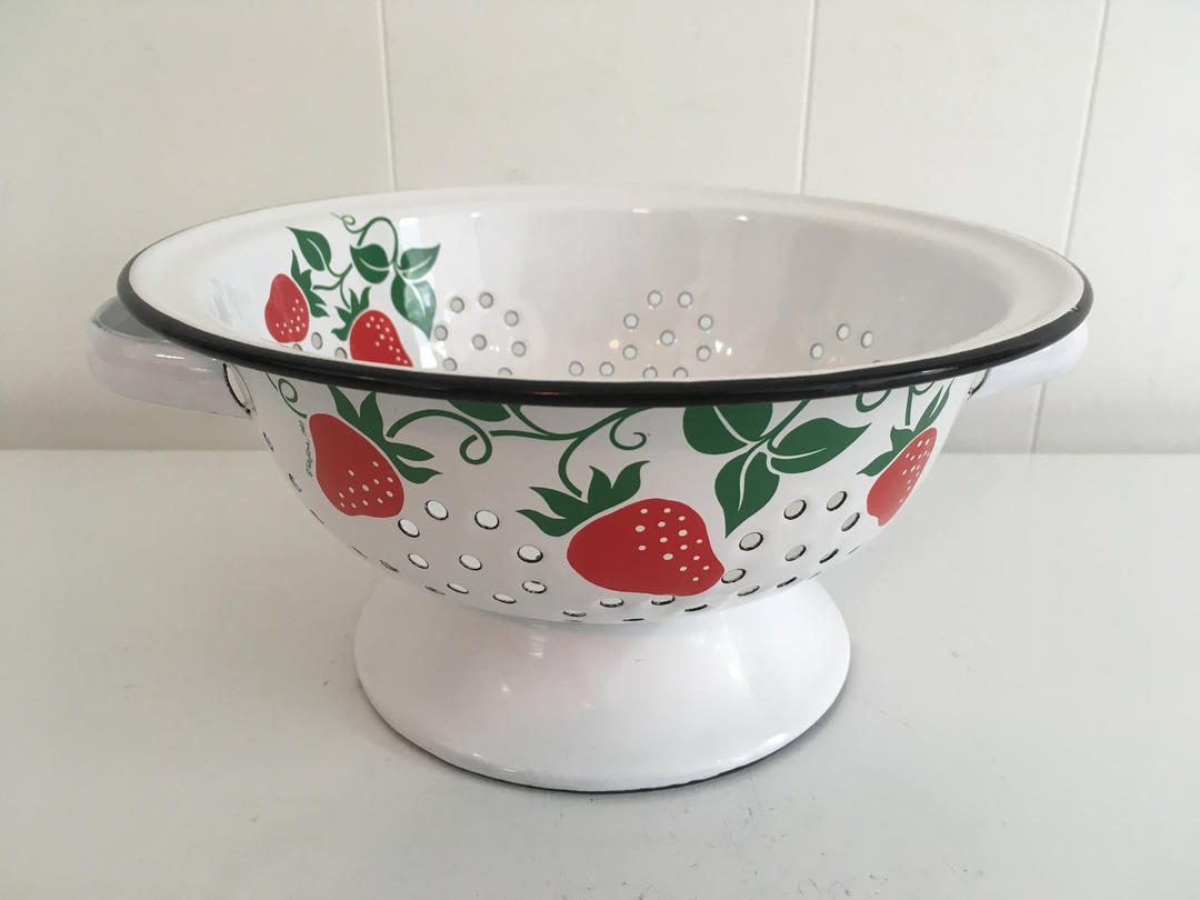 Vintage Enamel Strawberry Colander Teleflora 1983 Strawberries Strainer