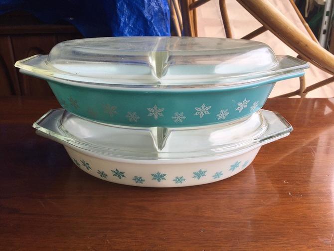 Pyrex divided snowflake sold dish