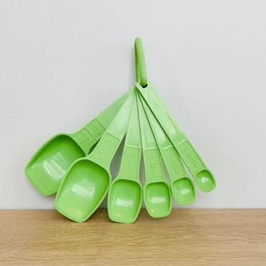 Vintage Tupperware Green Measuring Spoons - Set of 6 