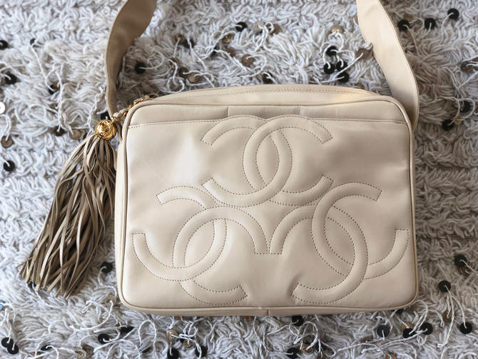 【Chanel】シャネル★crossbody bag★トリプルccカメラバッグ Vintage CHANEL Triple CC Logo Off White Ivory Beige Leather