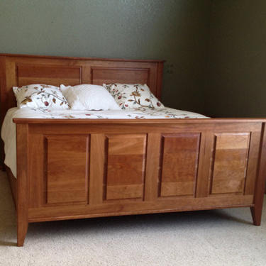 NcRnP01 *Solid Hardwood Bed with Paneled head and foot boards and tapered post bottoms-  natural color 
