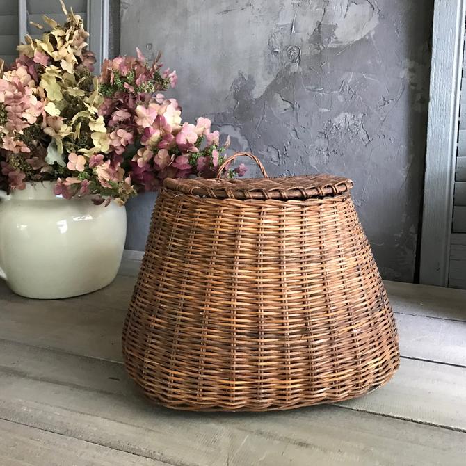 Vntg Wicker Fisherman’s Trout Fishing Willow Fishing Basket Fall Floral  Decor 