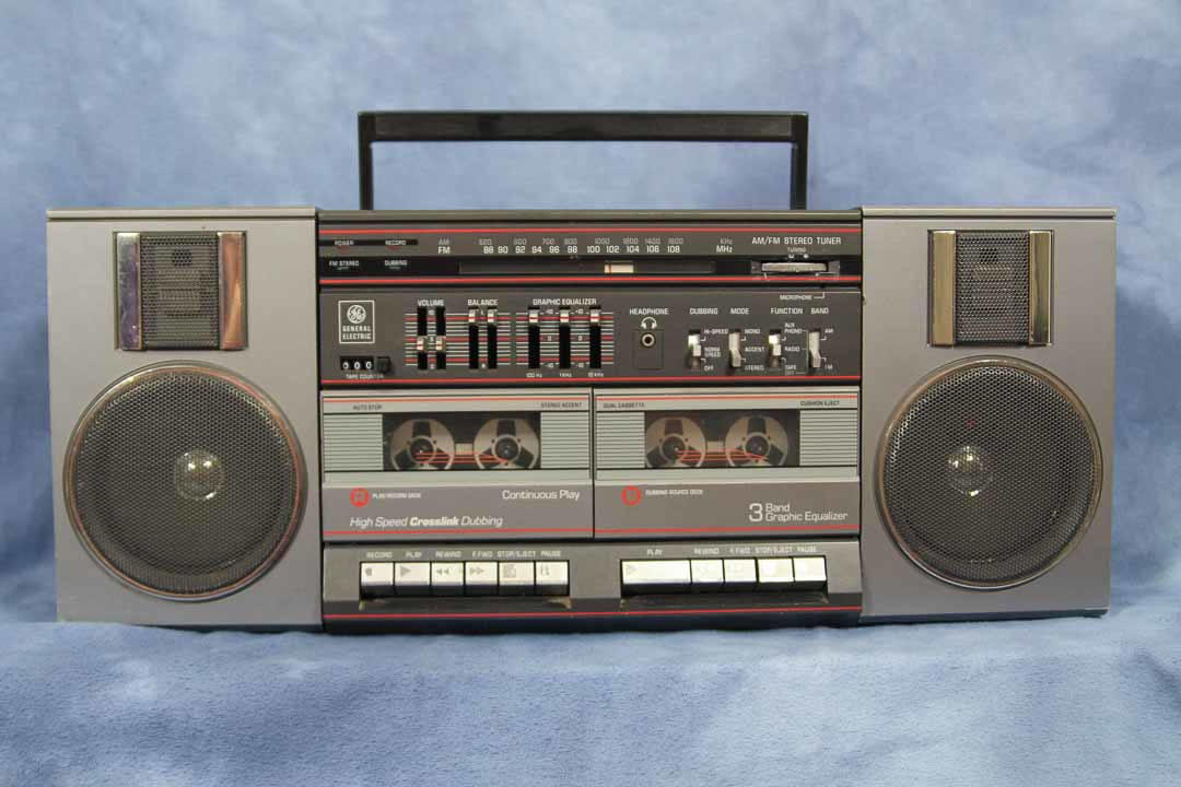 Portable stereo with detachable sales speakers