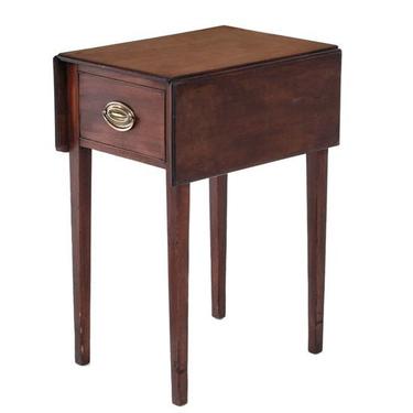 Beautiful mahogany side table 