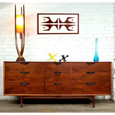 Exceptionally Handsome Walnut MCM Credenza Dresser