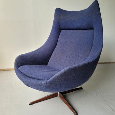 Bramin Swivel Lounge Chair