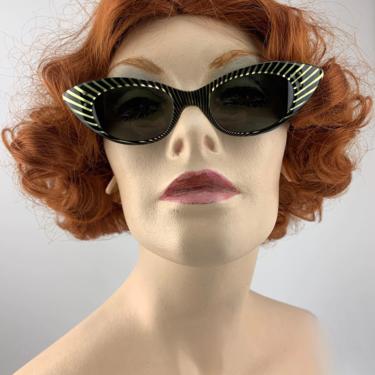 Vintage 1950'S Cat Eye Sunglasses - Sunburst Stripes - HOLIDAY by Art Craft - Original Melo Ray Tempered Glass Lenses - Optical Quality 