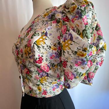 80’s bright & cheery blouse~colorful floral print cropped top~ botanical~ big puffy sleeves~ 1980’s 90’s retro~ sweetheart ~ size M/ petite 