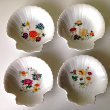 Four Ceramic Clamshell Nut Dishes with Wildflowers 