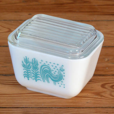 Vintage Amish Butterprint selling Turquoise Pyrex Refrigerator Dish w/ Lid